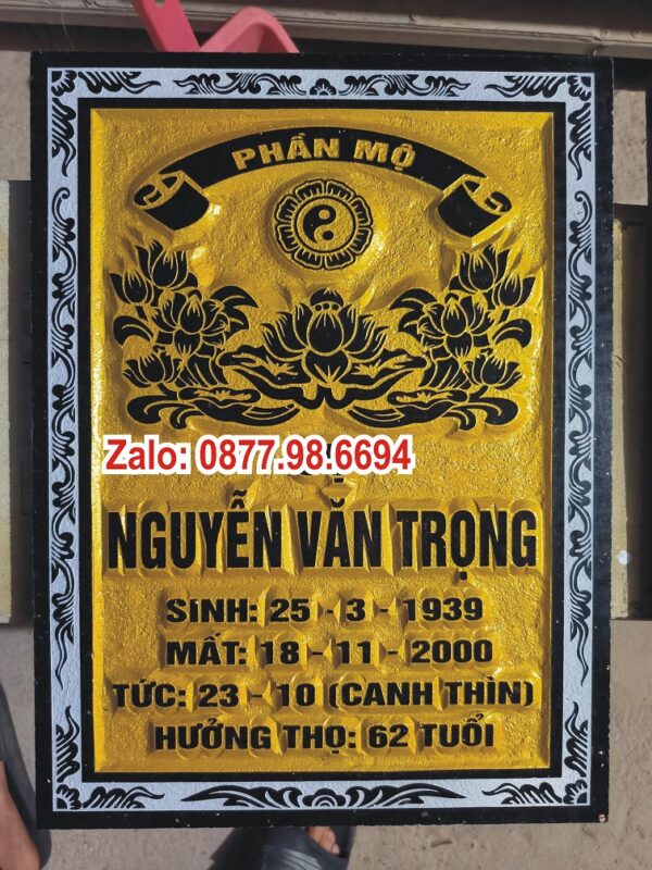 Bia mộ chữ nổi
