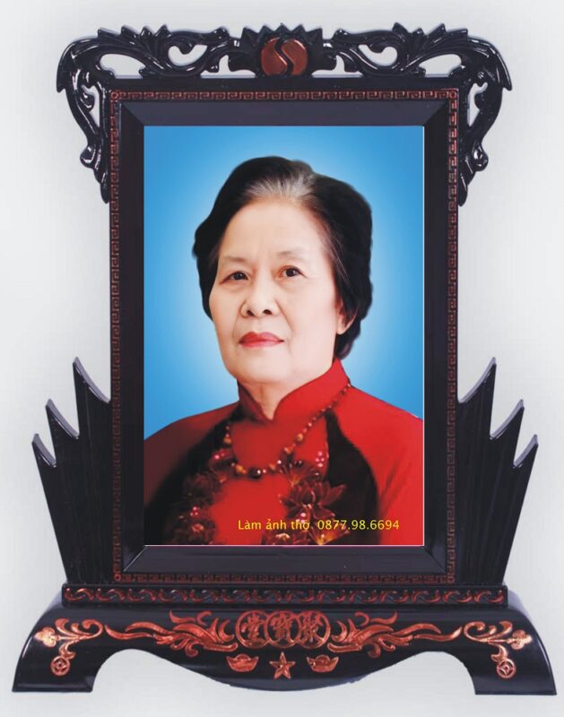 Khung ảnh đen trong tang lễ truyền thống